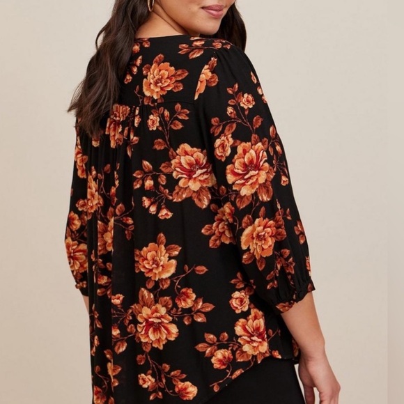 TORRID Crepe Chain Detail Floral 3/4 Sleeve Blouse - Picture 3 of 10